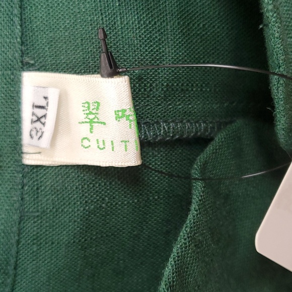 Blouse with knot closures. - Picture 4 of 11